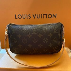 Louis Vuitton Pochette Accessories